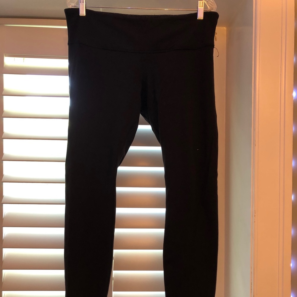 CLASSIC BLACK LULULEMON LEGGINGS size 12